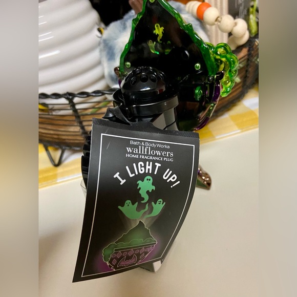 Limited BBW crystal cauldron wallflower plug w/ free bonus - Picture 2 of 5